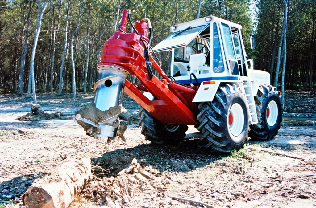 Extractor de cepas hidráulico para instalación en tractor