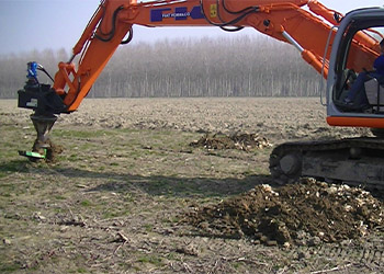 Extractor de cepas hidráulico para instalación en excavadora