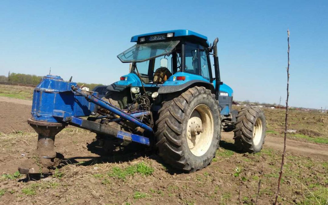 Extractor de cepas mecánico para instalación en tractor